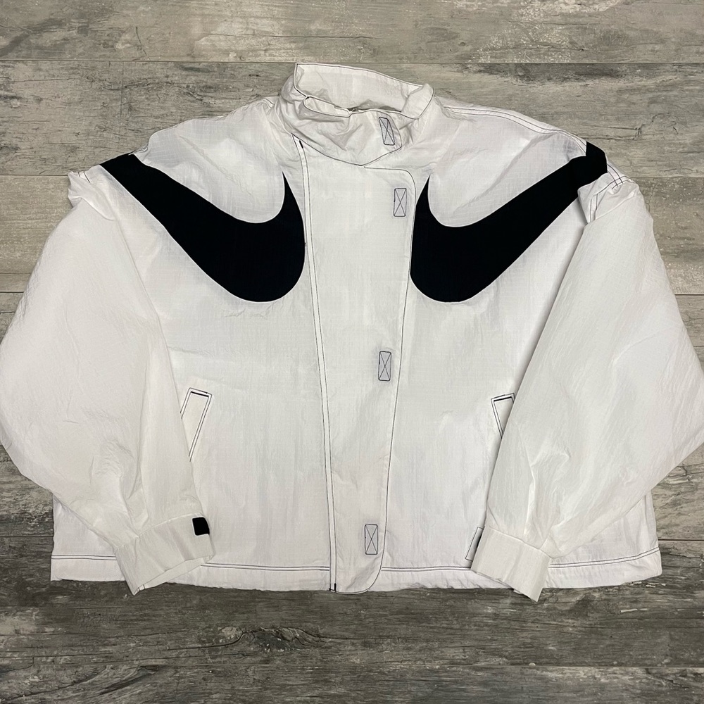 Women’s Nike Swoosh Oversized Windbreaker Jacker